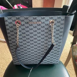 AUTHENTIC NEW MICHAEL KORS BAG (OR BEST OFFER)